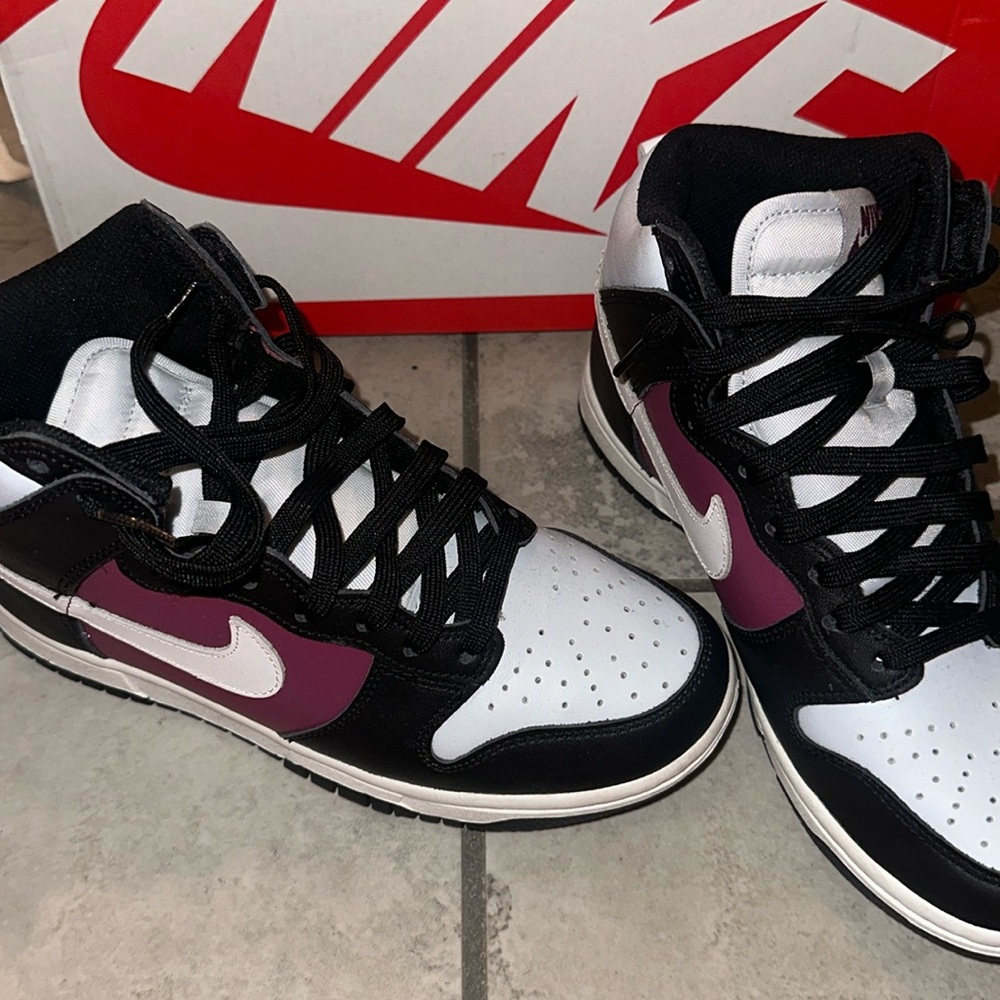 Woman’s Nike dunk size 6